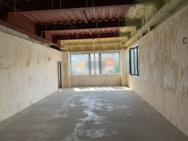 澄川エリア 大きな窓有22坪 天井高有 業種相談物件 : 澄川エリア地下鉄駅徒歩1分スケルトン！