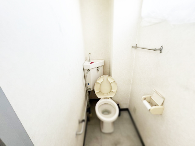 丘珠空港通沿い1階路面店 物件取得費用概算72万円 ソフトクリーム店！ : 幹線道路沿い1階路面店！