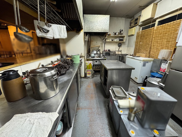 西区の1階そば店居抜き店舗！4階建一棟貸！P3台～ : 人気そば店の居抜き