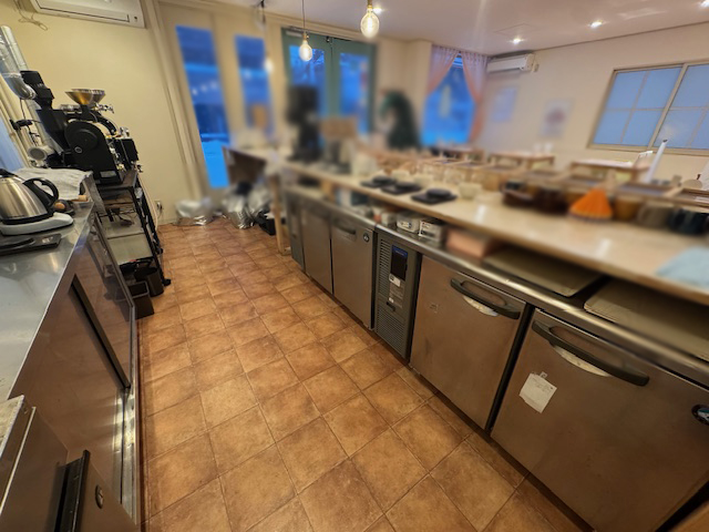 北円山エリアの1階路面13.7坪珈琲店！Pもあり。 : 北円山の1階路面店です