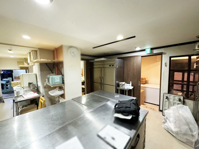 琴似栄町通沿い1階路面店 2カ所出入口あり 洋菓子店居抜き物件！ : 琴似栄町通沿い1階路面店！