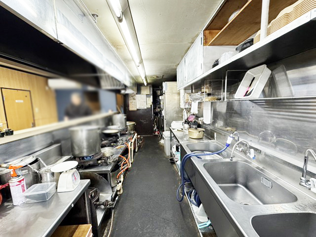 西岡エリア 近隣飲食チェーン店など多数 駐車場2～3台 ラーメン居抜き物件！ : 水源地通沿いラーメン店居抜き物件！