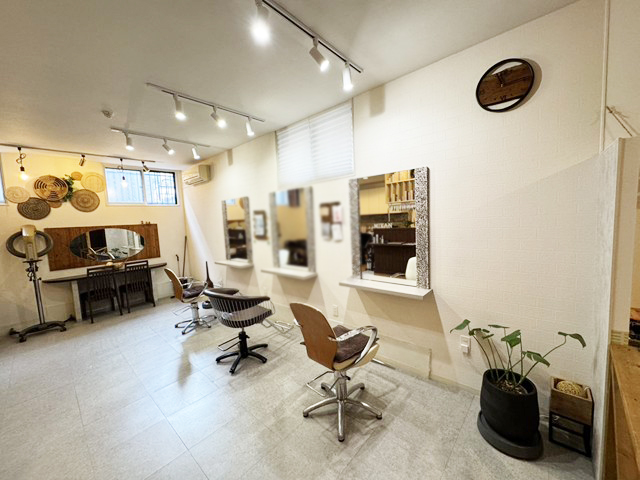 北33条エリア 新道沿い1階路面店 駐車場2台付 美容室居抜き！ : 内装状態良好！譲渡金0円！