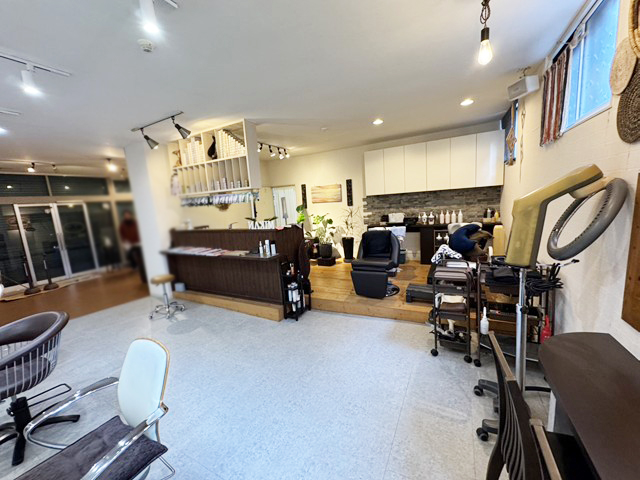 北33条エリア 新道沿い1階路面店 駐車場2台付 美容室居抜き！ : 内装状態良好！譲渡金0円！
