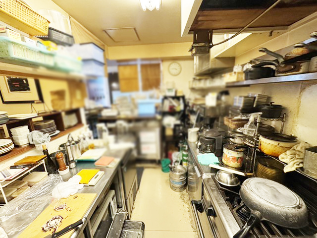 菊水駅徒歩1分 専用階段付き2階26坪 洋食店居抜き物件！ : 内装状態良好！