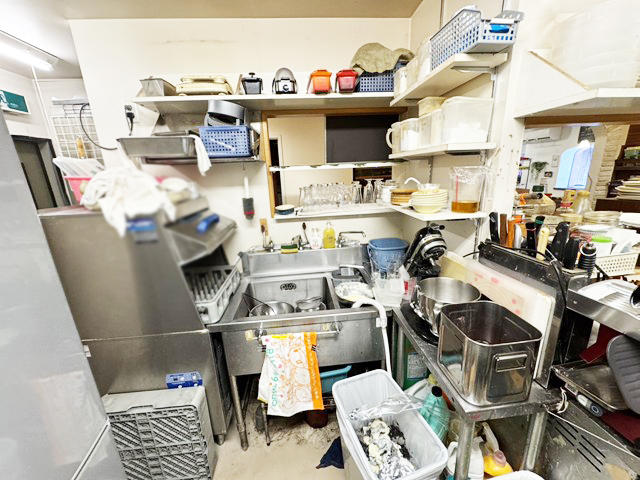 菊水駅徒歩1分 専用階段付き2階26坪 洋食店居抜き物件！ : 内装状態良好！