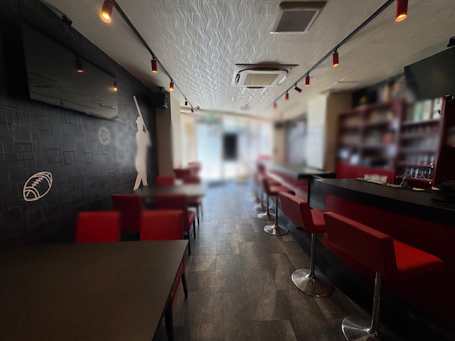 シミュレーションゴルフバーを始めませんか？駅1分・28坪居抜き : 1階路面のバーです