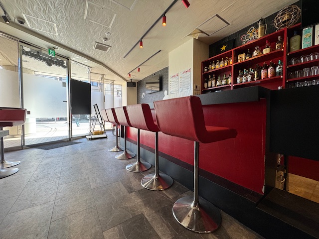 シミュレーションゴルフバーを始めませんか？駅1分・28坪居抜き : 1階路面のバーです