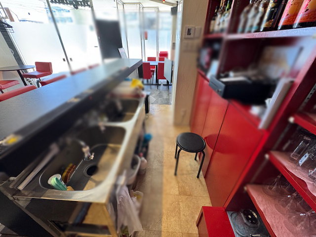 シミュレーションゴルフバーを始めませんか？駅1分・28坪居抜き : 1階路面のバーです