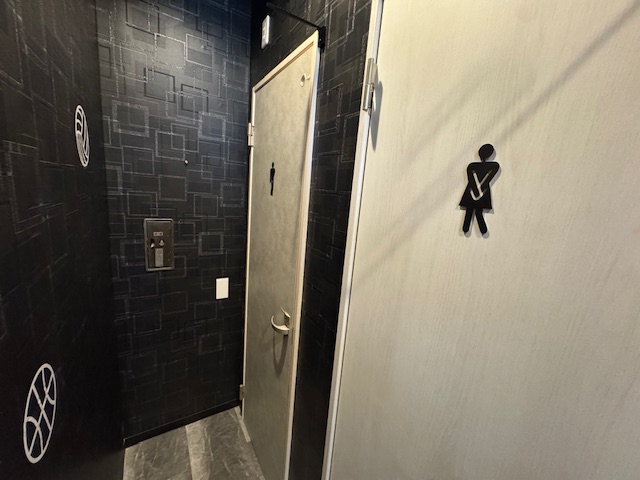 シミュレーションゴルフバーを始めませんか？駅1分・28坪居抜き : 1階路面のバーです