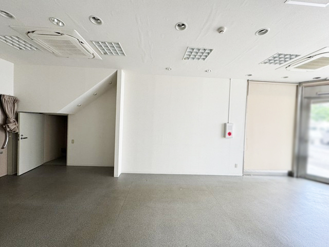 西１１丁目エリア １階路面１６坪 飲食店、美容室等可能物件！ : 西１１丁目駅徒歩９分！
