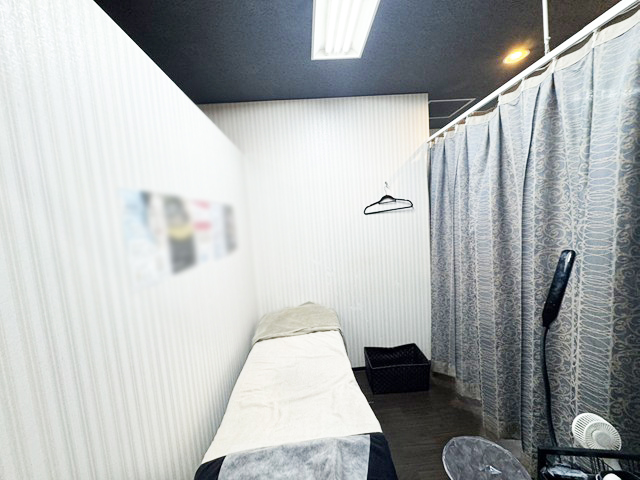 大通エリア 区画内水廻りあり 駅前通り沿いのビル8階36坪 エステ居抜き物件！ : 