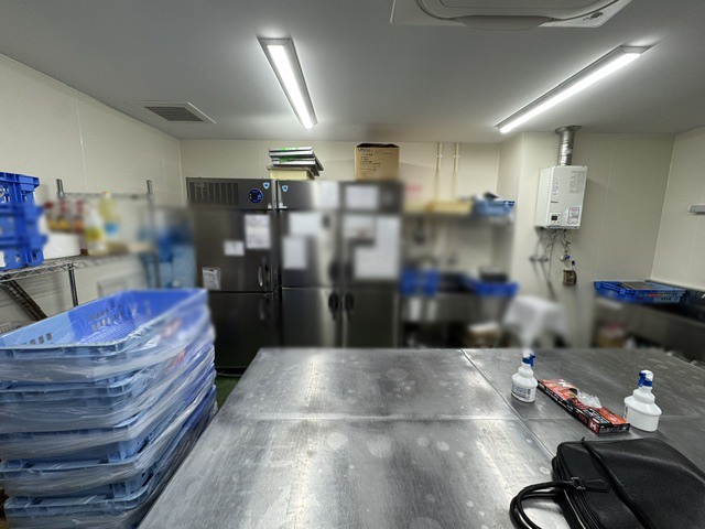 西区1階路面43坪の水産加工場 兼 販売店　P6台 : 