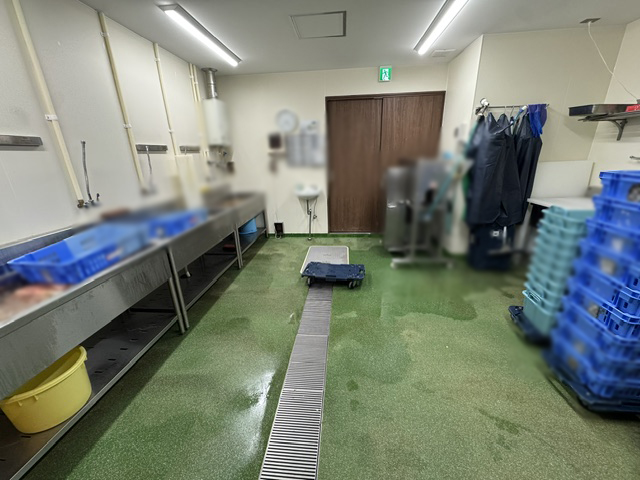 西区1階路面43坪の水産加工場 兼 販売店　P6台 : 